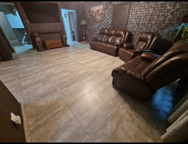 4 BEDROOM HOUSE FOR SALE IN SONNEVELD